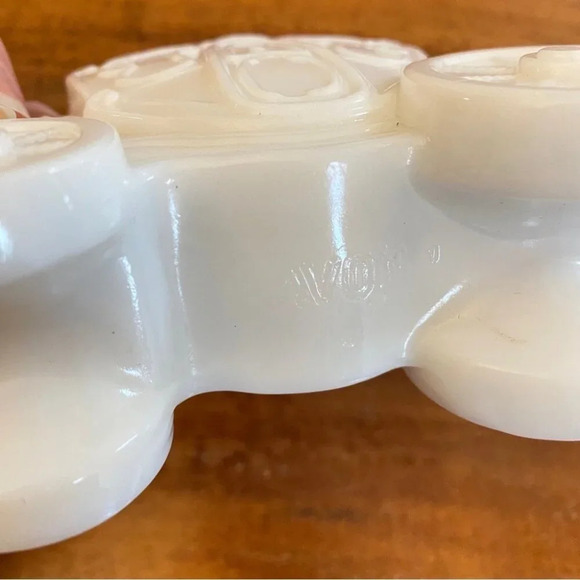 Vintage  Avon Milk Glass Cinderella Carriage Perfume Bottle - Picture 11 of 14